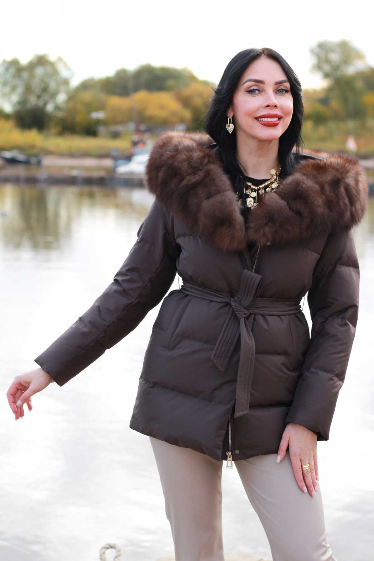 Купить короткий женский пуховик с песцом ADELINA